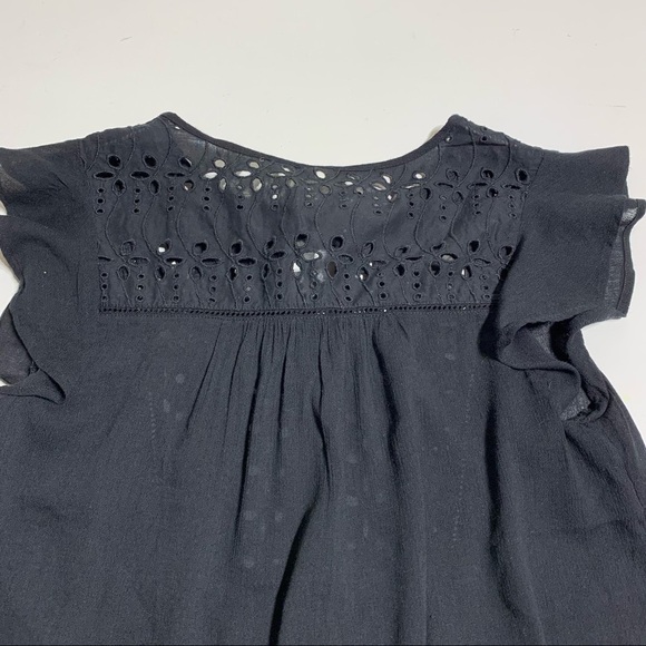 Gap XS eyelet lace lightweight ruffled top - Picture 5 of 7